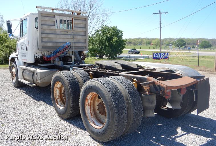 image for item EZ9998 2000 Freightliner FL112 semi truck