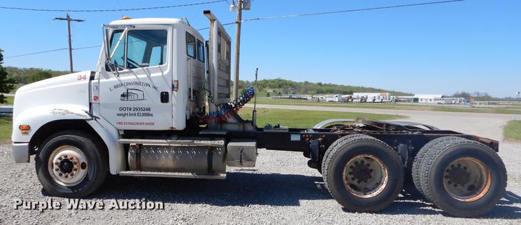 image for item EZ9998 2000 Freightliner FL112 semi truck