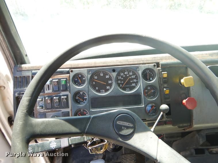 image for item EZ9998 2000 Freightliner FL112 semi truck