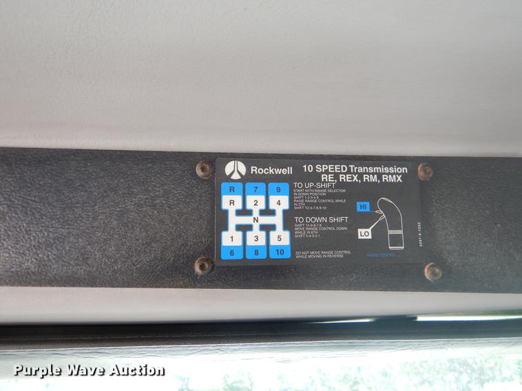 image for item EZ9998 2000 Freightliner FL112 semi truck