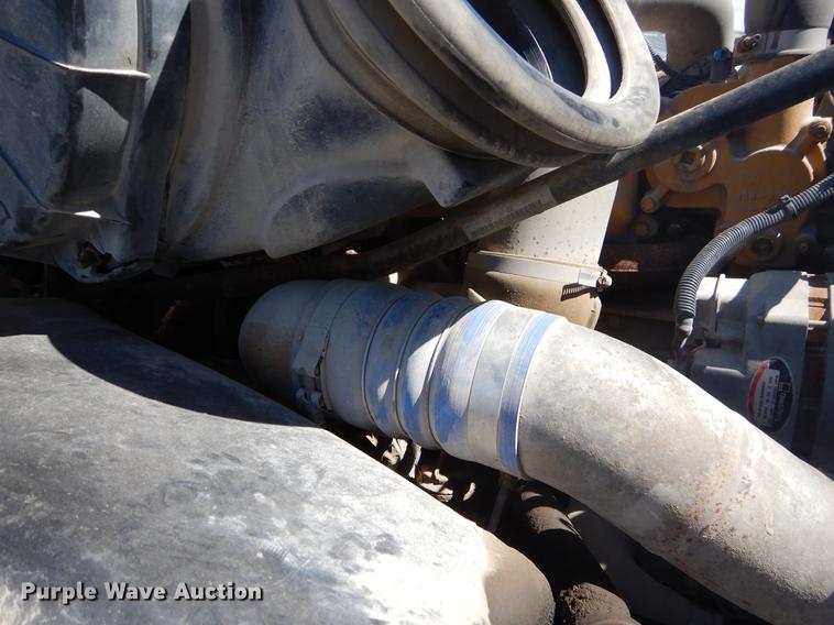 image for item EZ9998 2000 Freightliner FL112 semi truck