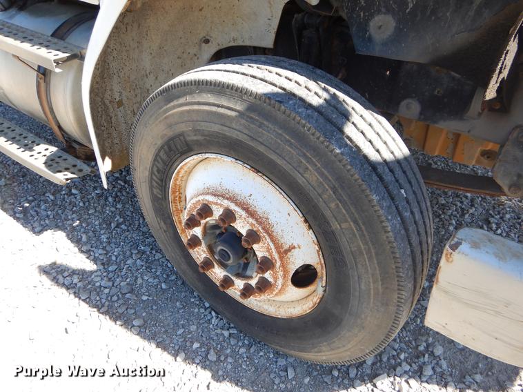 image for item EZ9998 2000 Freightliner FL112 semi truck