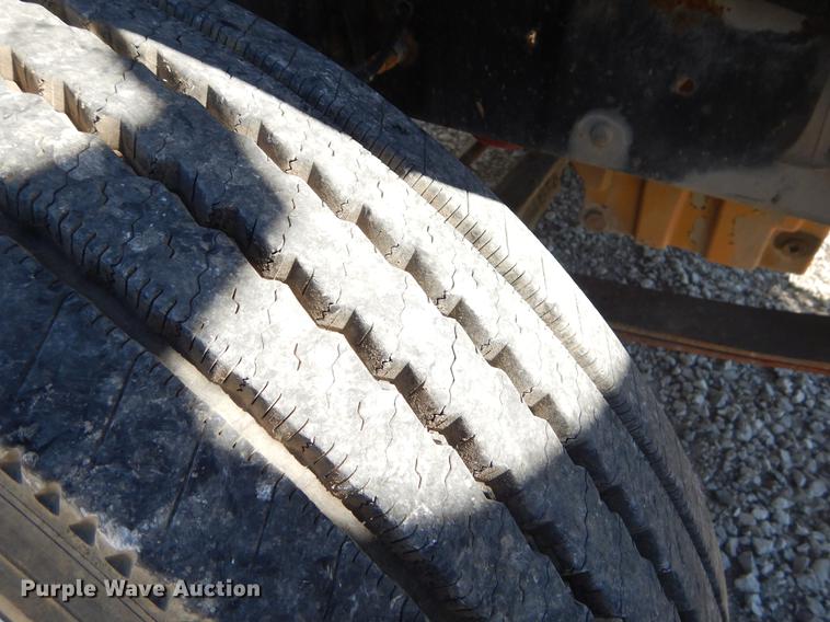 image for item EZ9998 2000 Freightliner FL112 semi truck