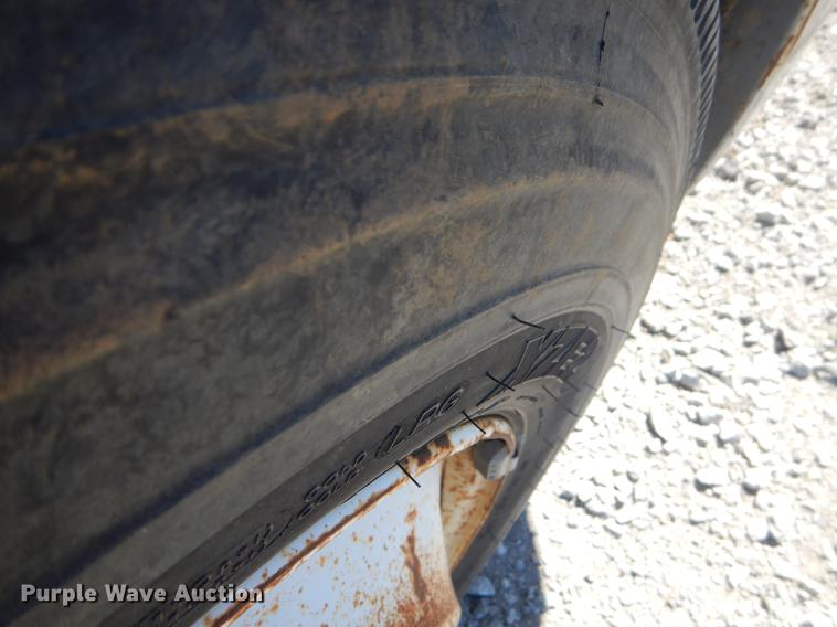 image for item EZ9998 2000 Freightliner FL112 semi truck