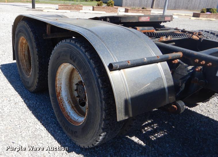 image for item EZ9998 2000 Freightliner FL112 semi truck