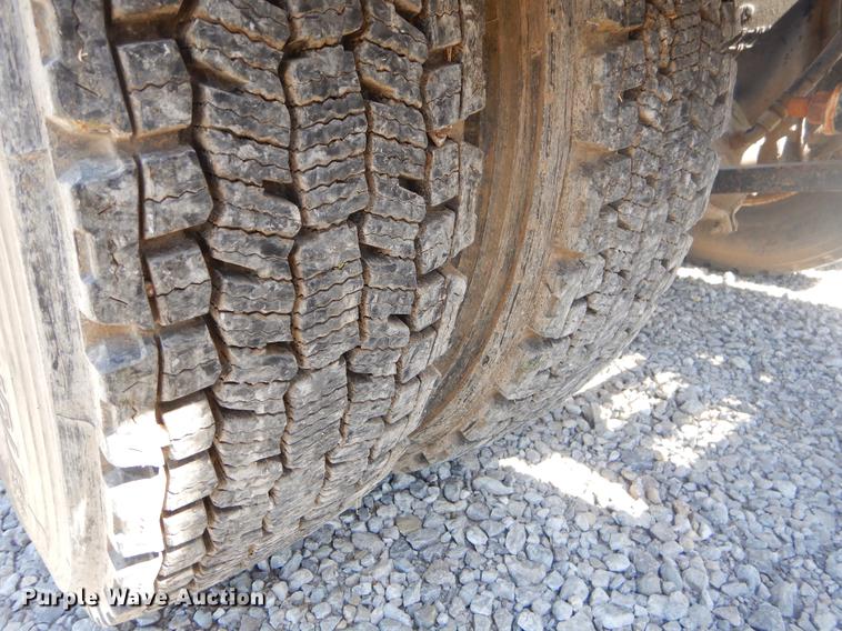 image for item EZ9998 2000 Freightliner FL112 semi truck