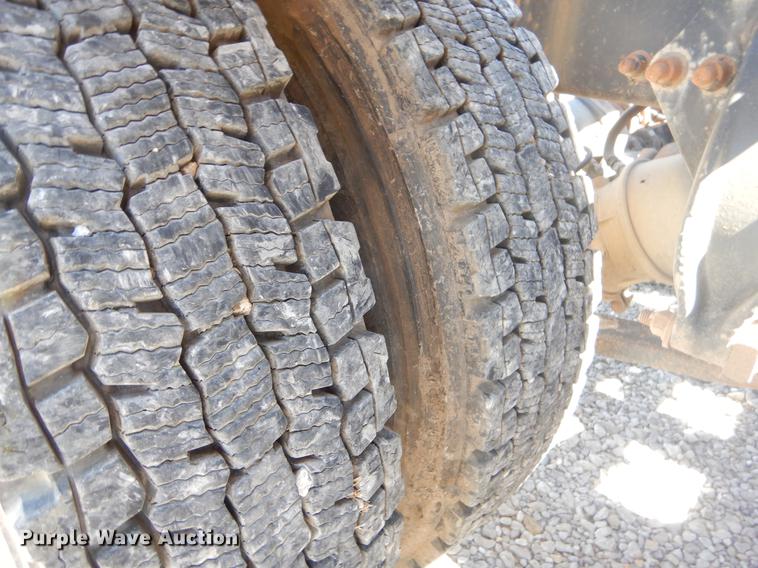 image for item EZ9998 2000 Freightliner FL112 semi truck