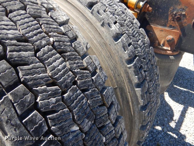 image for item EZ9998 2000 Freightliner FL112 semi truck