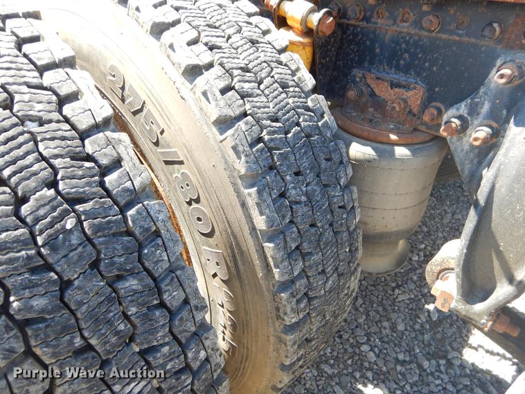 image for item EZ9998 2000 Freightliner FL112 semi truck