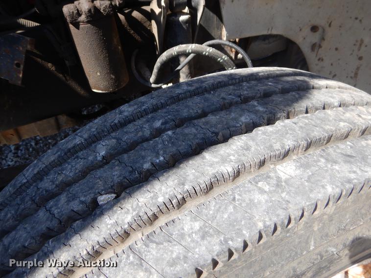 image for item EZ9998 2000 Freightliner FL112 semi truck