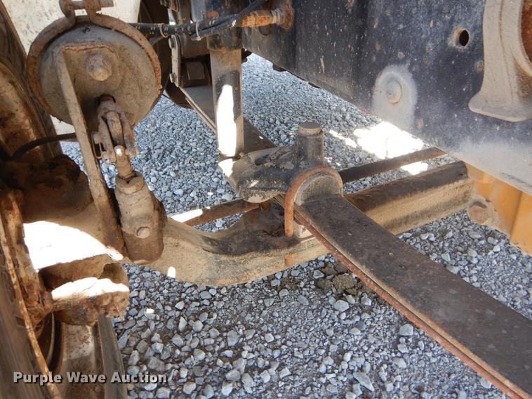 image for item EZ9998 2000 Freightliner FL112 semi truck