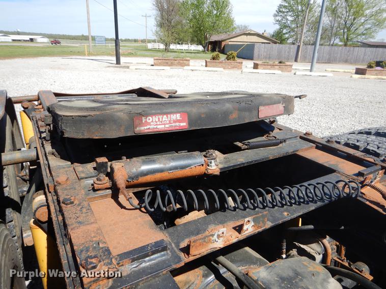 image for item EZ9998 2000 Freightliner FL112 semi truck