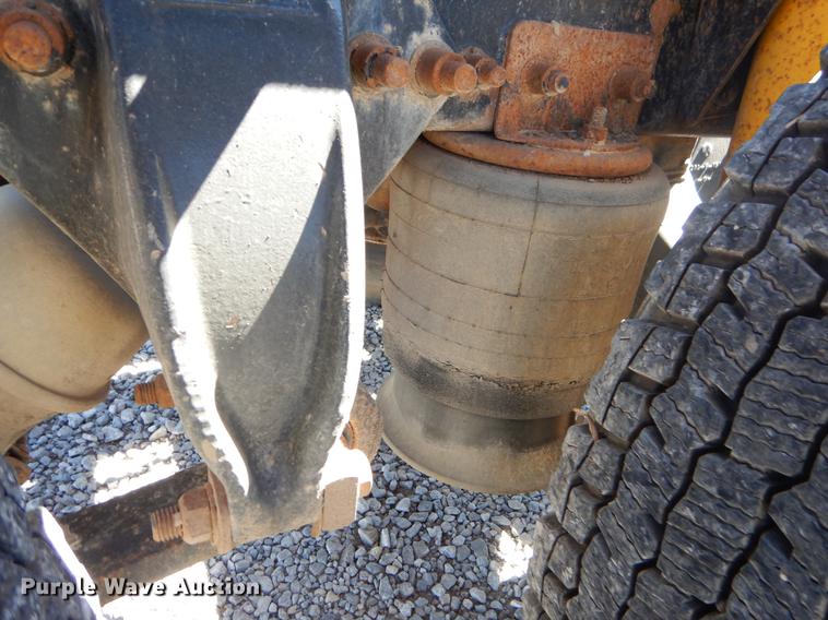 image for item EZ9998 2000 Freightliner FL112 semi truck