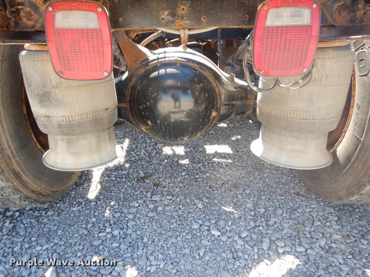 image for item EZ9998 2000 Freightliner FL112 semi truck