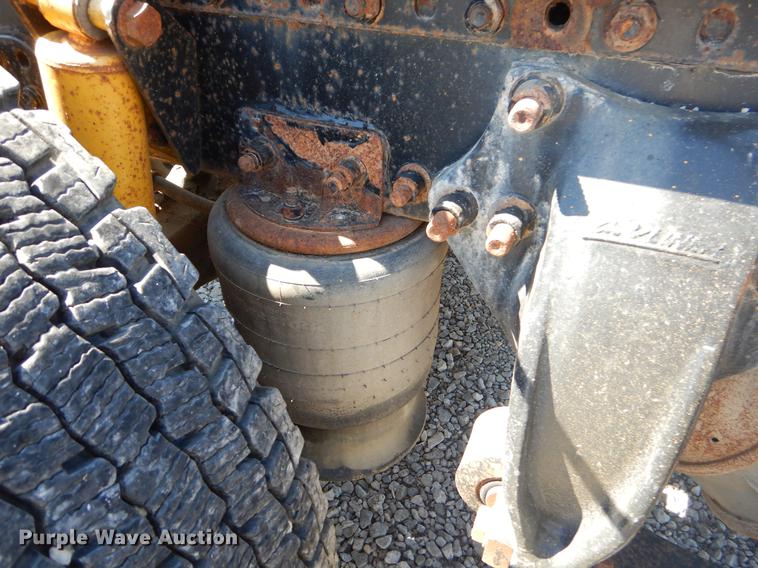 image for item EZ9998 2000 Freightliner FL112 semi truck