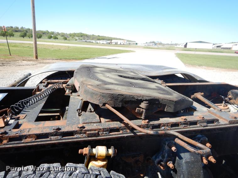 image for item EZ9998 2000 Freightliner FL112 semi truck