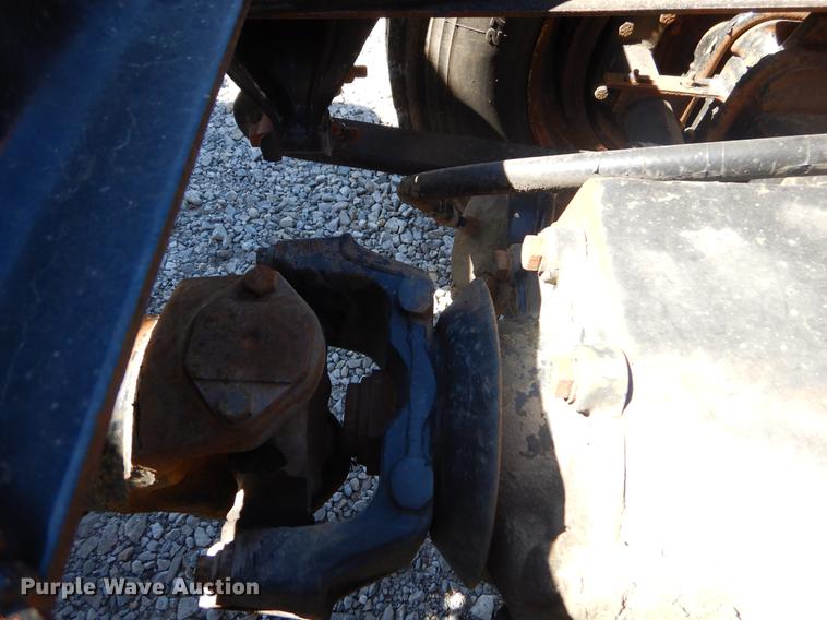 image for item EZ9998 2000 Freightliner FL112 semi truck