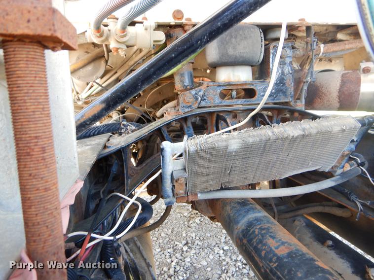 image for item EZ9998 2000 Freightliner FL112 semi truck