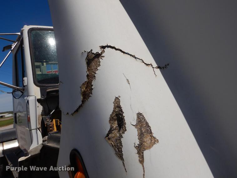 image for item EZ9998 2000 Freightliner FL112 semi truck