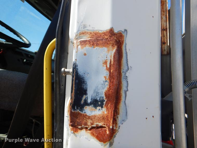 image for item EZ9998 2000 Freightliner FL112 semi truck