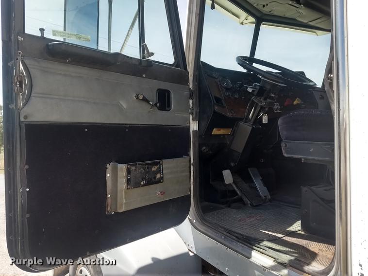 image for item FG9328 1994 Peterbilt 377 semi truck