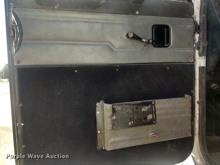 image for item FG9328 1994 Peterbilt 377 semi truck