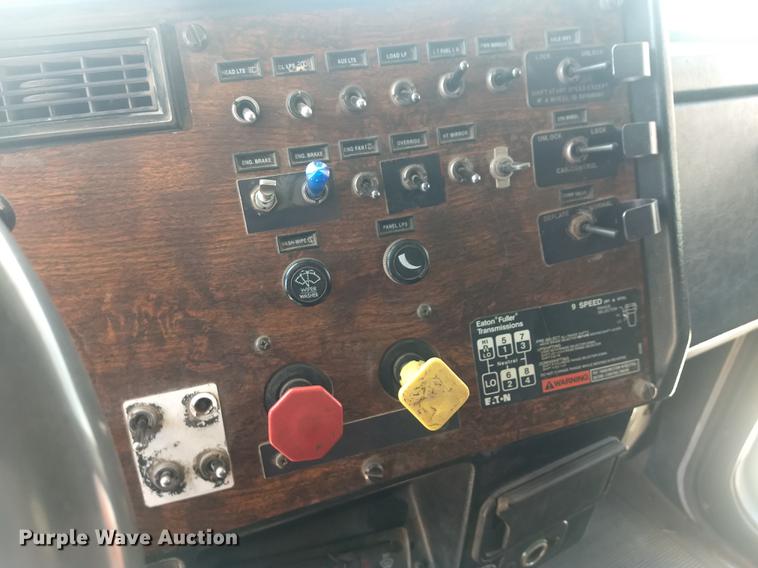 image for item FG9328 1994 Peterbilt 377 semi truck