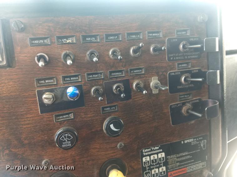 image for item FG9328 1994 Peterbilt 377 semi truck