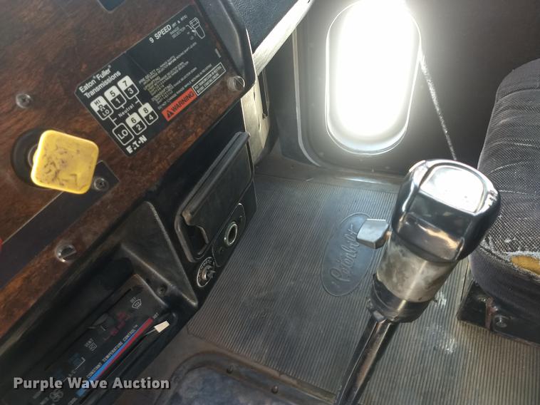 image for item FG9328 1994 Peterbilt 377 semi truck
