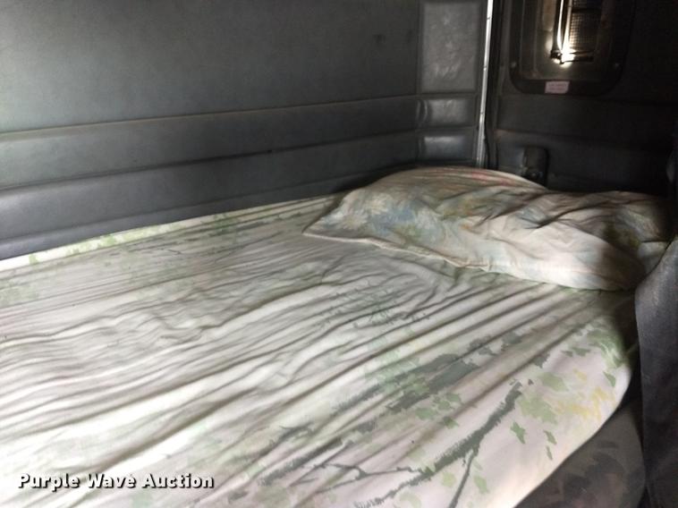 image for item FG9328 1994 Peterbilt 377 semi truck