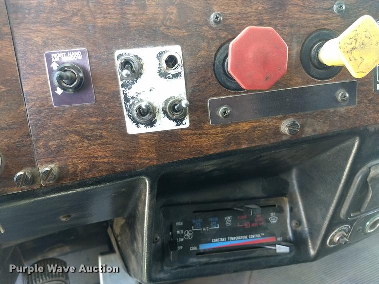 image for item FG9328 1994 Peterbilt 377 semi truck