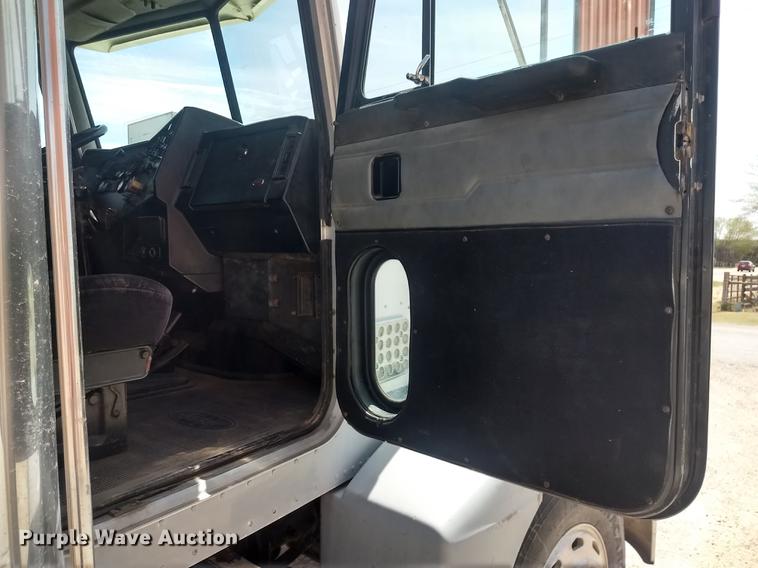 image for item FG9328 1994 Peterbilt 377 semi truck