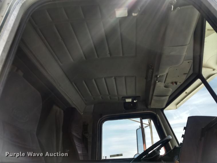 image for item FG9328 1994 Peterbilt 377 semi truck