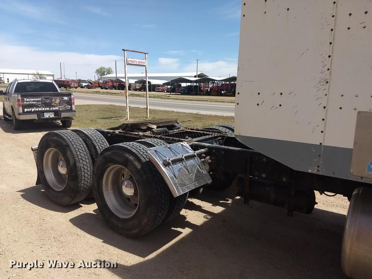 image for item FG9328 1994 Peterbilt 377 semi truck