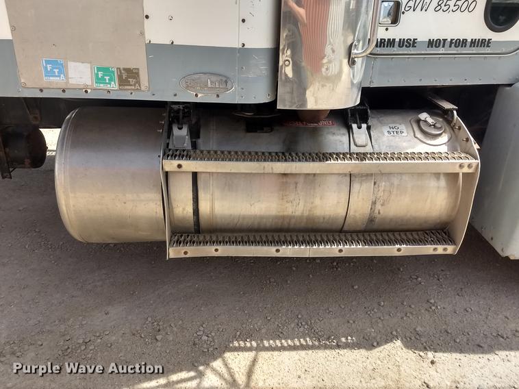 image for item FG9328 1994 Peterbilt 377 semi truck