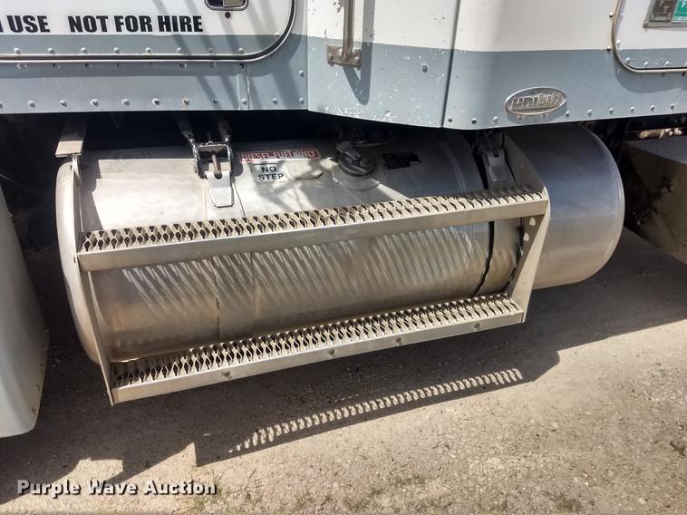 image for item FG9328 1994 Peterbilt 377 semi truck