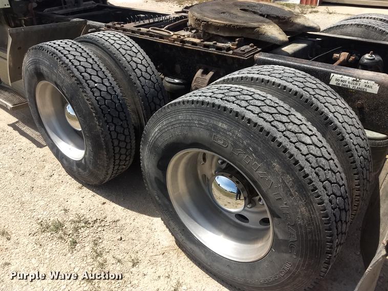 image for item FG9328 1994 Peterbilt 377 semi truck