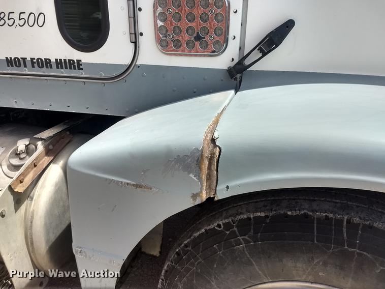 image for item FG9328 1994 Peterbilt 377 semi truck