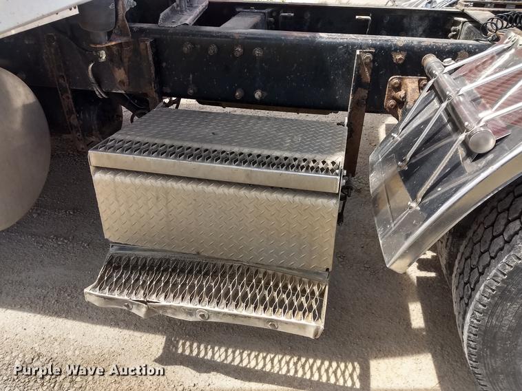 image for item FG9328 1994 Peterbilt 377 semi truck