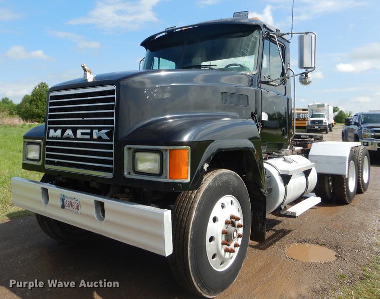 image for item FH9391 1998 Mack CH613 semi truck