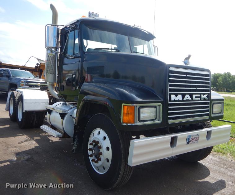 image for item FH9391 1998 Mack CH613 semi truck