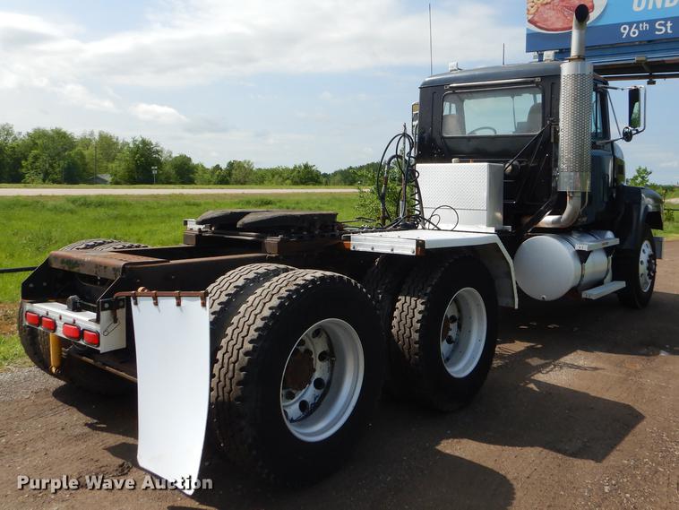 image for item FH9391 1998 Mack CH613 semi truck