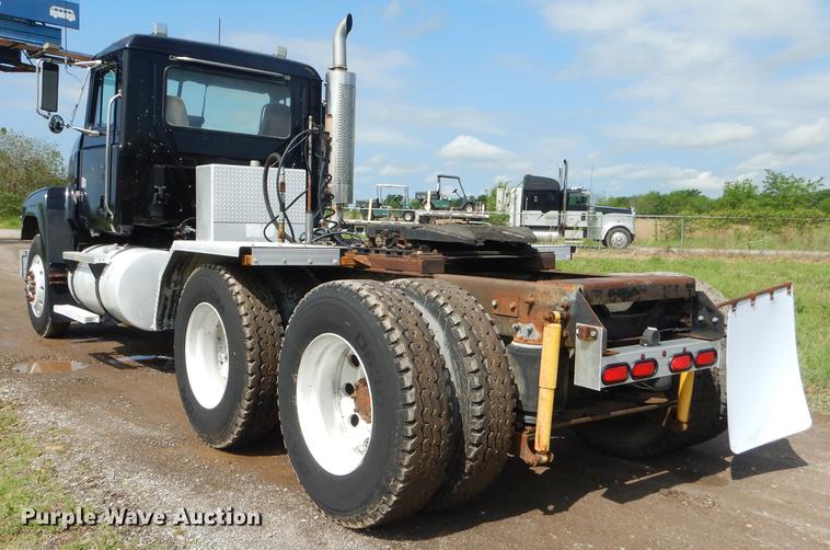 image for item FH9391 1998 Mack CH613 semi truck