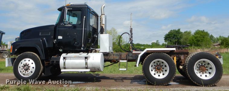 image for item FH9391 1998 Mack CH613 semi truck