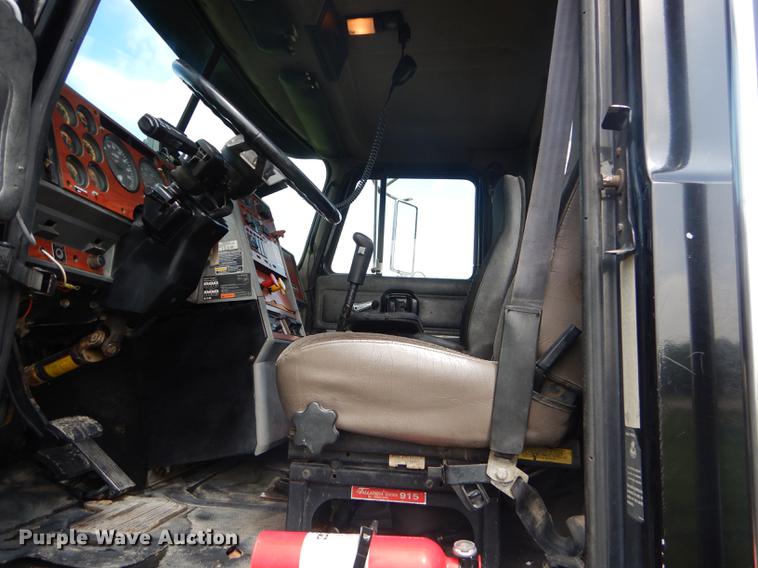 image for item FH9391 1998 Mack CH613 semi truck