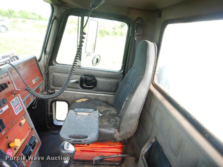 image for item FH9391 1998 Mack CH613 semi truck