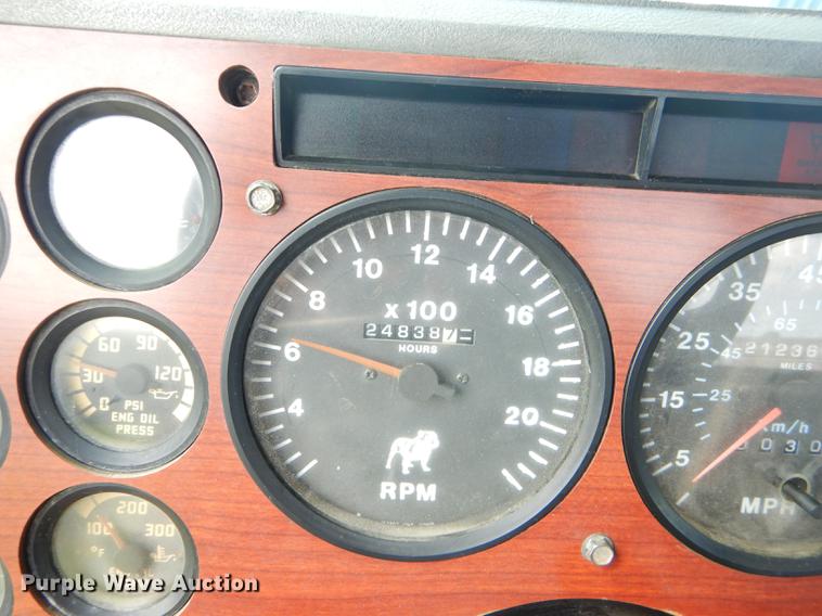 image for item FH9391 1998 Mack CH613 semi truck