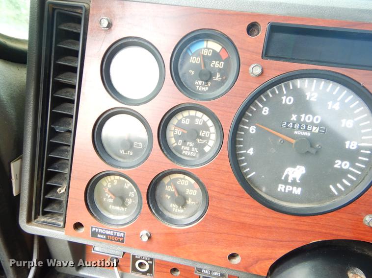 image for item FH9391 1998 Mack CH613 semi truck