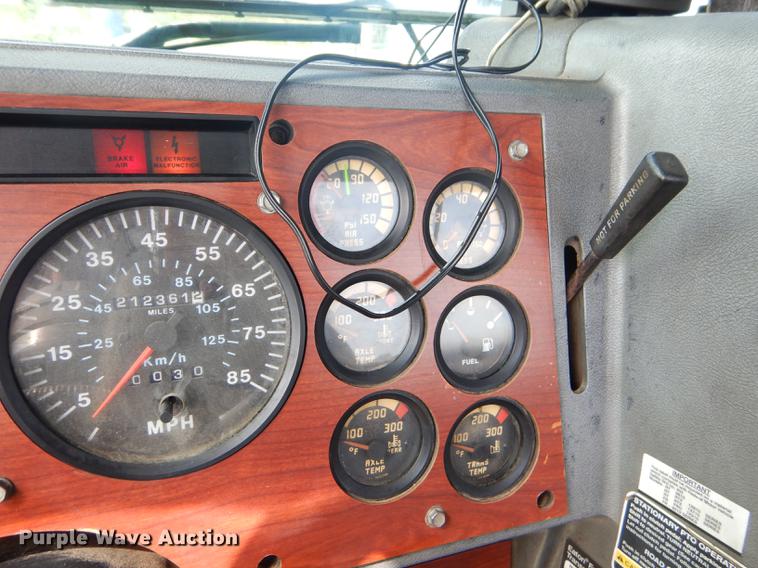 image for item FH9391 1998 Mack CH613 semi truck