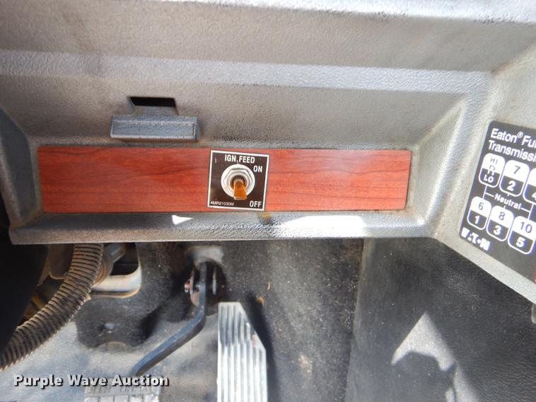 image for item FH9391 1998 Mack CH613 semi truck